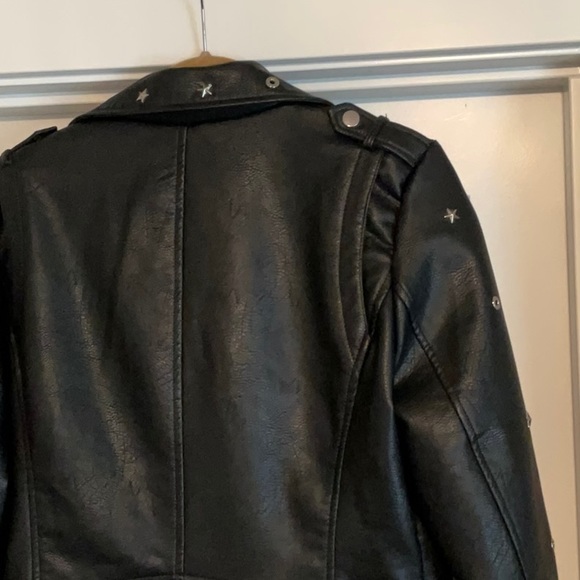 VIGOSS.  NWT   FAUX LEATHER  MOTO STYLE  BLACK STAR STUDDED JACKET - Picture 5 of 6